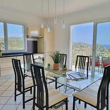 De Avec Piscine Privee Et Vue Panoramique Et Esterel Apartment Saint-Raphael (Var)